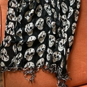 Skull scarf